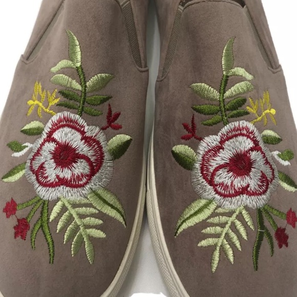 Forever Desire Women's Slip-On Taupe Embroidered Suede Sneakers/Shoes | NEW/NWT! - Picture 6 of 11